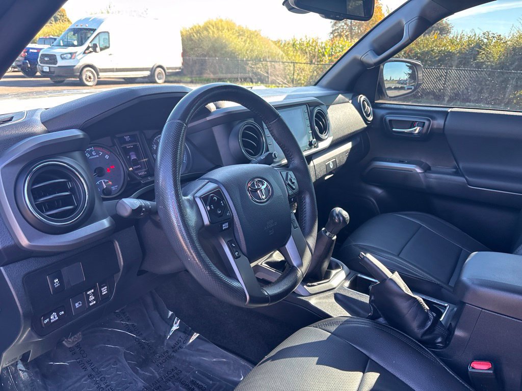 Used 2020 Toyota Tacoma TRD Off-Road AWD/4WD image 12