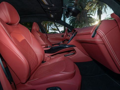 Used 2022 Aston Martin DBX image 21