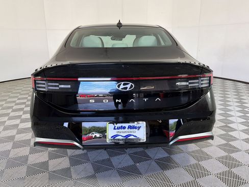 Used 2025 Hyundai Sonata SEL FWD image 10