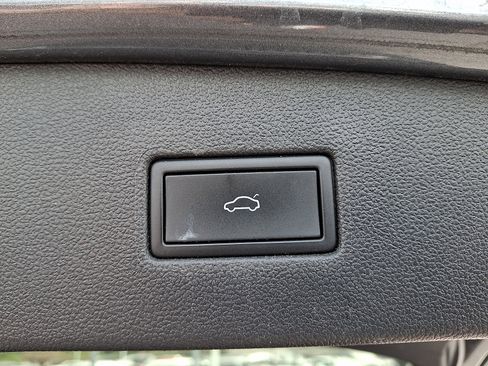 Certified 2023 Volkswagen Tiguan SE R-Line FWD image 29
