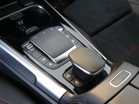 Used 2021 Mercedes-Benz GLB 35 AMG 4MATIC image 19