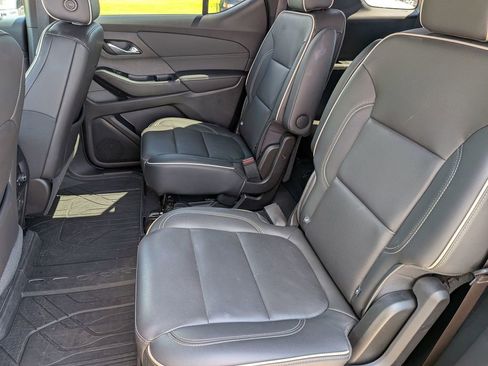 Used 2023 Chevrolet Traverse Premier FWD image 24