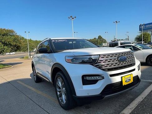 Used 2023 Ford Explorer Limited image 4