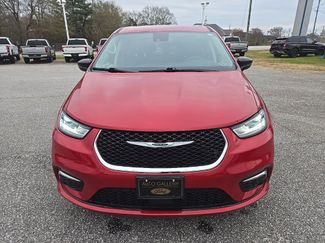 Used 2024 Chrysler Pacifica Touring-L video 2