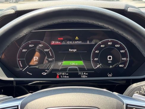 Used 2022 Audi e-tron Premium Plus w/ Premium Plus Package AWD/4WD image 27