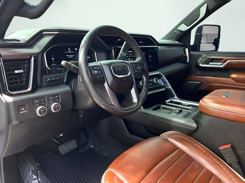 Used 2024 GMC Sierra 3500 Denali Ultimate AWD/4WD image 42