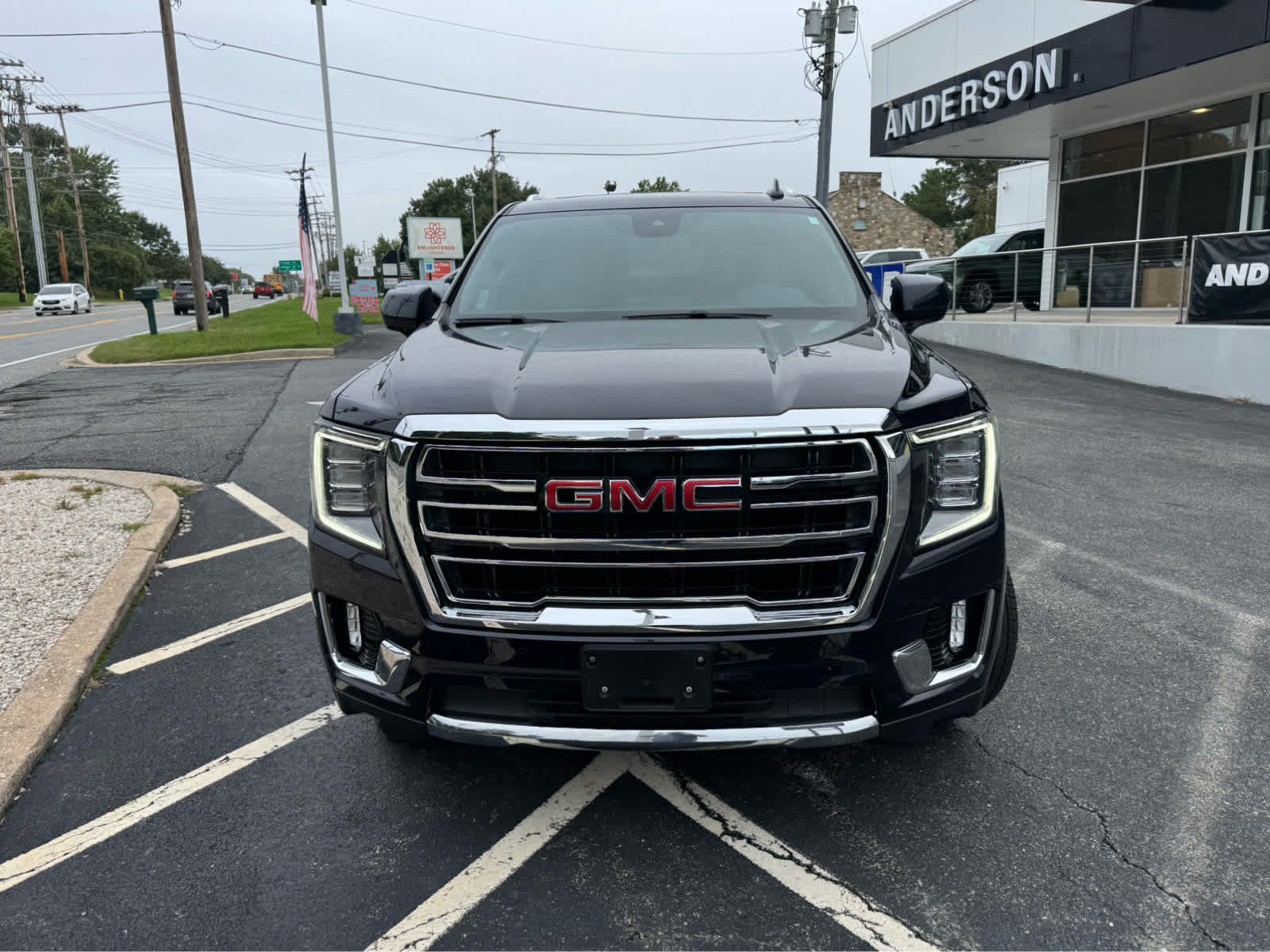 Used 2023 GMC Yukon XL SLT AWD/4WD image 2