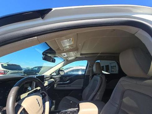 Used 2022 Lincoln Corsair AWD w/ Premium Package image 12