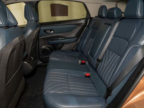 Certified 2025 Nissan Ariya Platinum image 9