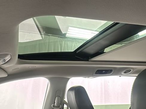 Used 2023 Chrysler Pacifica Limited image 38