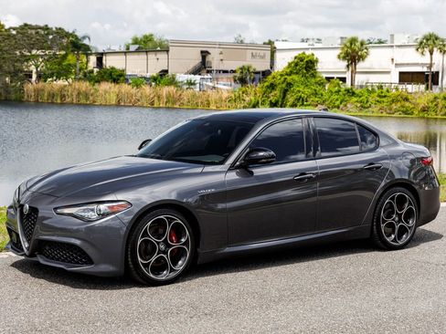 Used 2022 Alfa Romeo Giulia Veloce RWD image 15