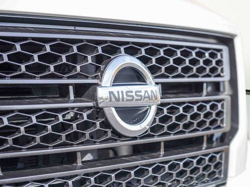 Used 2021 Nissan Titan SV w/ Accessory Utility Package image 3