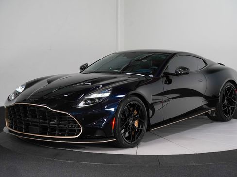 Used 2025 Aston Martin Vanquish RWD image 5