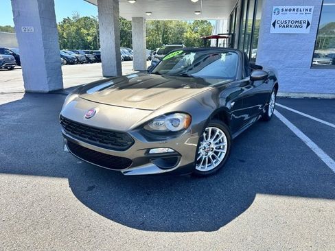Used 2018 FIAT 124 Spider Classica w/ Technology & Siriusxm Group image 2