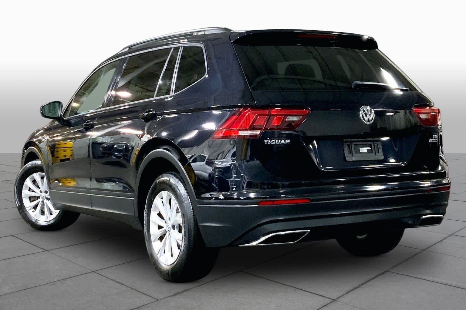 Used 2018 Volkswagen Tiguan S w/ 3rd Row Seat Package AWD/4WD image 12
