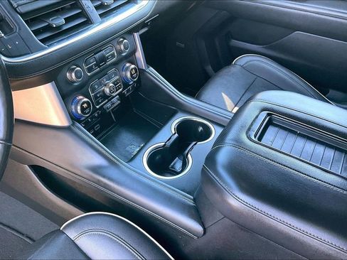 Used 2022 GMC Yukon XL SLT w/ SLT Premium Package image 15