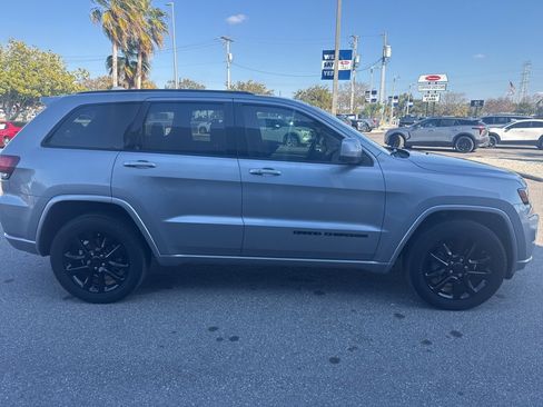 Used 2020 Jeep Grand Cherokee Altitude image 2