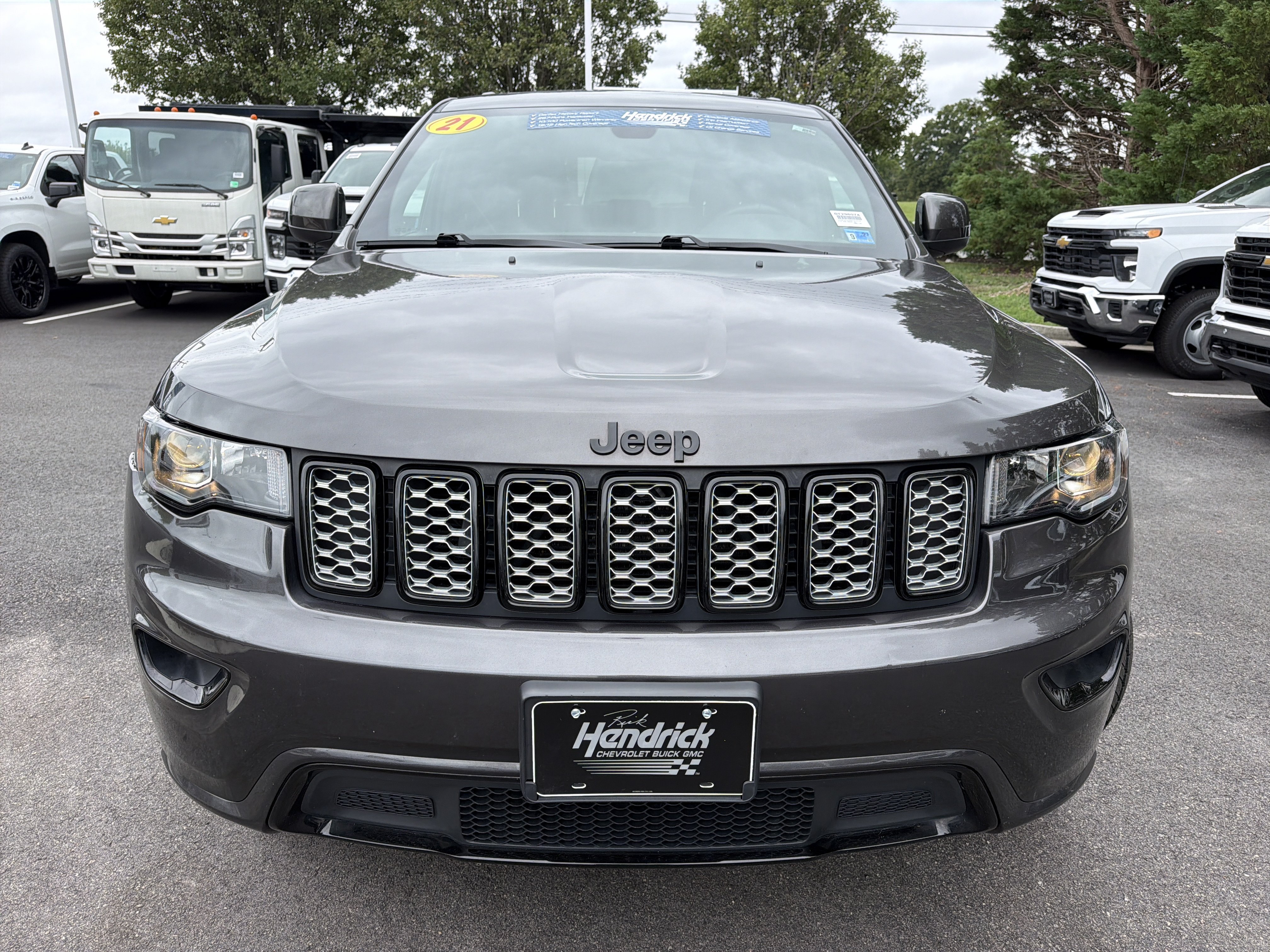 Used 2021 Jeep Grand Cherokee Laredo X AWD/4WD image 3