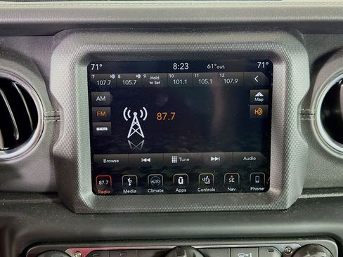 Used 2019 Jeep Wrangler Unlimited Sahara AWD/4WD image 16