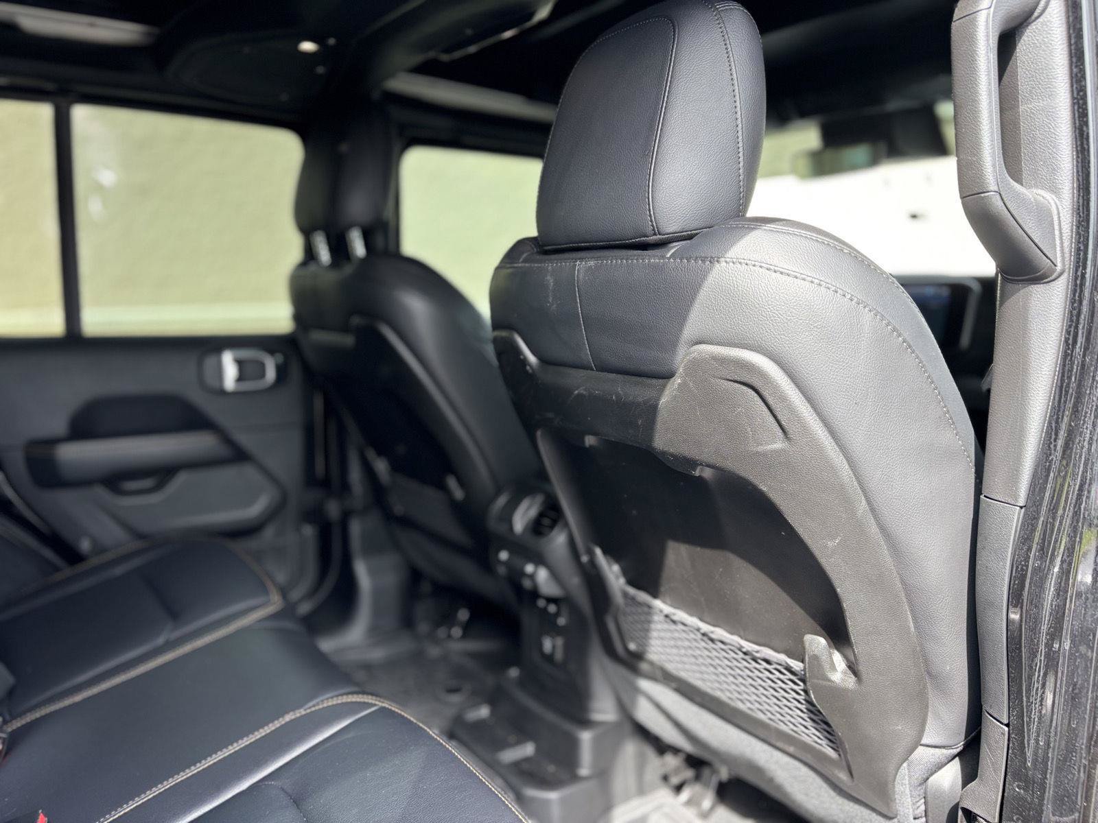 Used 2024 Jeep Wrangler Unlimited Sahara w/ Technology Group AWD/4WD image 18