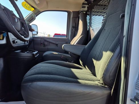 Used 2021 GMC Savana 2500 w/ Driver Convenience Package image 14