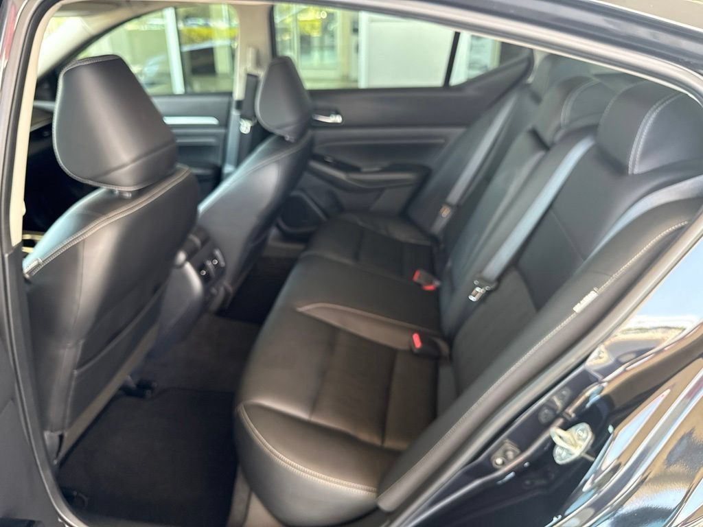 Used 2020 Nissan Altima 2.5 Platinum FWD image 11