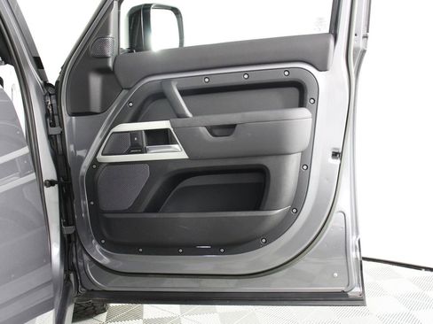 Used 2023 Land Rover Defender 110 S image 21