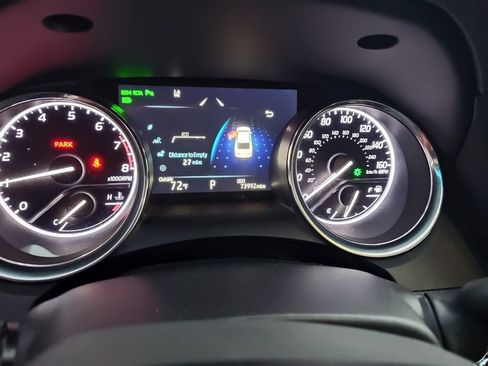 Used 2018 Toyota Camry XLE FWD image 8