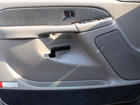 Used 2002 Chevrolet Avalanche 4x4 w/ Off-Road Suspension Pkg image 13