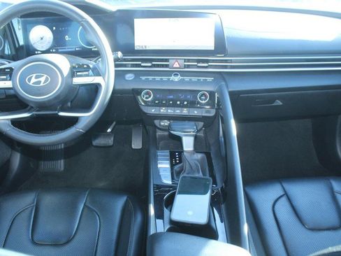 Used 2025 Hyundai Elantra Limited image 14