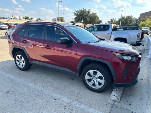 Used 2021 Toyota RAV4 LE FWD image 2