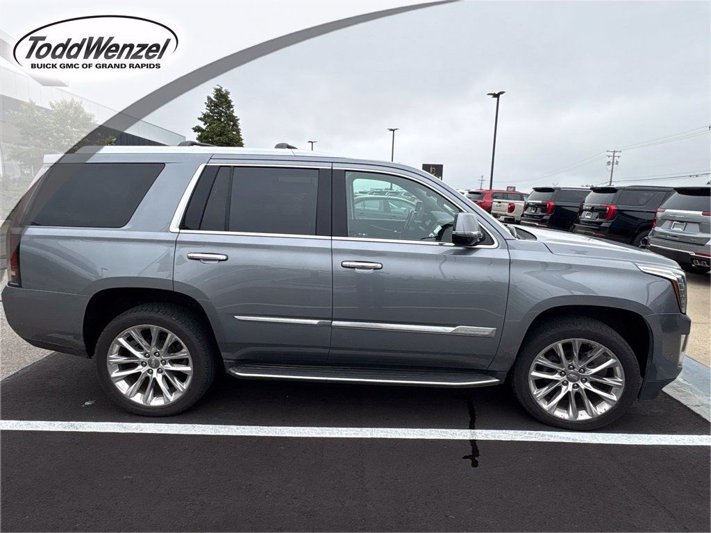 Used 2018 Cadillac Escalade Luxury AWD/4WD image 1