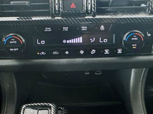 Used 2024 Nissan Pathfinder SL w/ SL Premium Package image 17