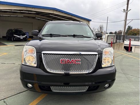 Used 2010 GMC Yukon Denali image 3