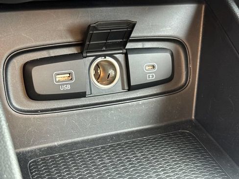 Used 2025 Hyundai Venue SEL FWD image 26