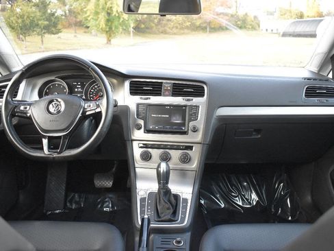 Used 2017 Volkswagen Golf S image 17