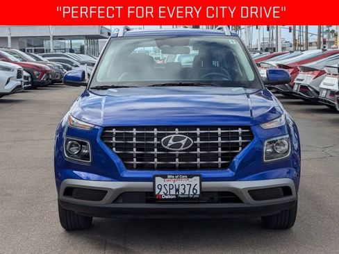 Used 2025 Hyundai Venue Limited FWD image 2