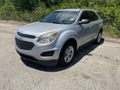 Used 2017 Chevrolet Equinox LS FWD image 3