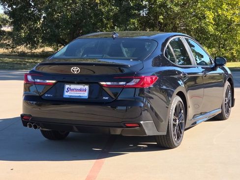 Used 2025 Toyota Camry SE FWD image 8