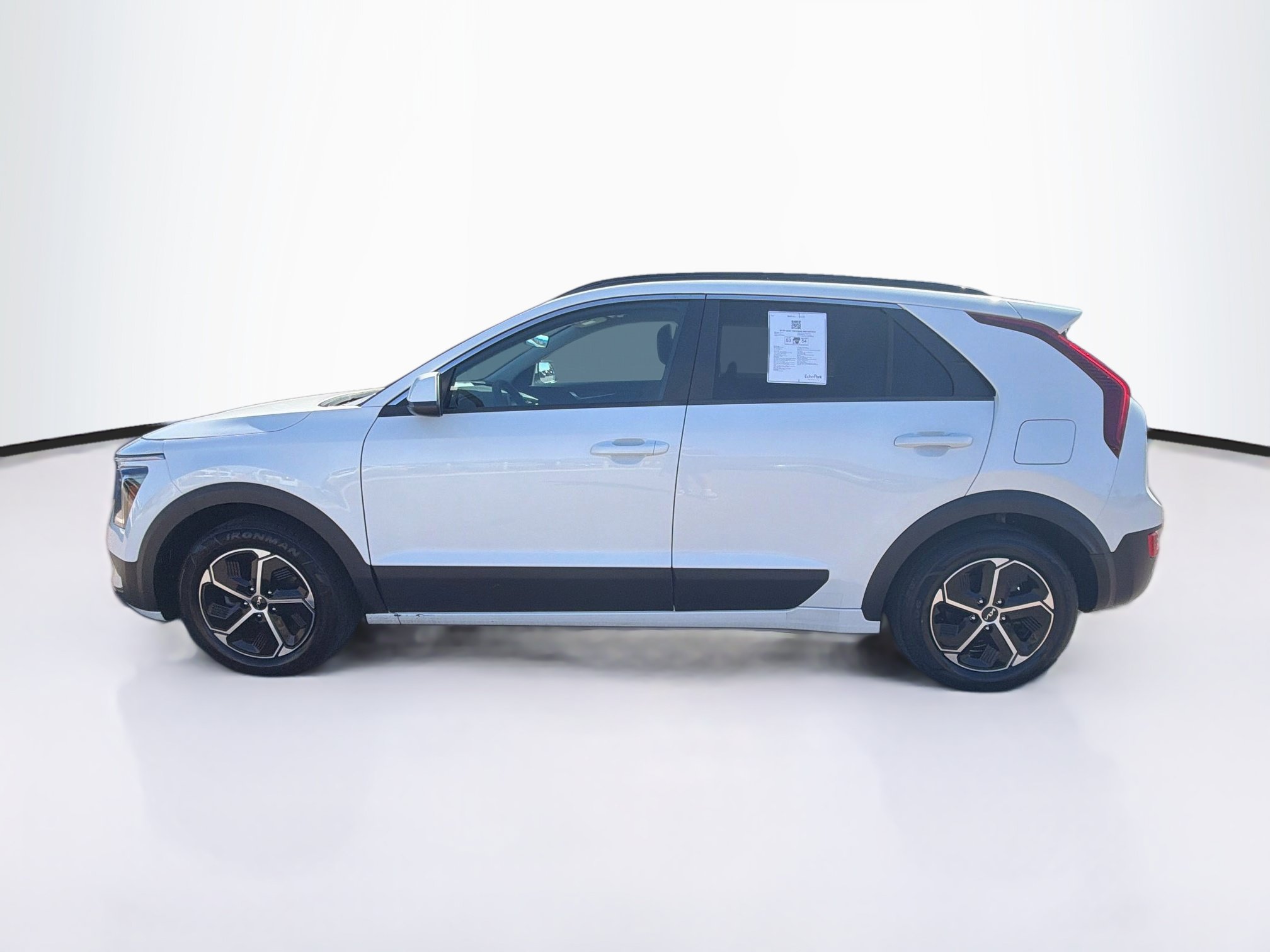 Used 2025 Kia Niro LX FWD image 4