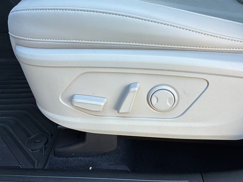 Used 2025 Kia Sorento S w/ Panoramic Sunroof Package FWD image 14