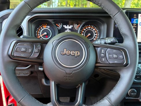 Used 2025 Jeep Wrangler Unlimited Sport AWD/4WD image 24