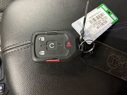 Used 2024 GMC Terrain SLE w/ Driver Convenience Package FWD image 21