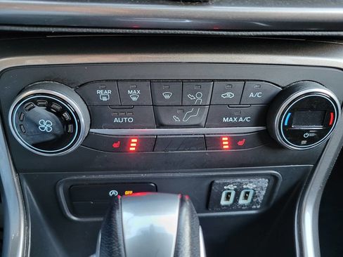 Used 2021 Ford EcoSport SE w/ SE Convenience Package image 24