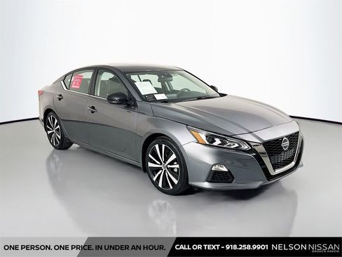 Certified 2020 Nissan Altima 2.5 SR w/ Premium Package FWD image 3