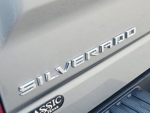 Used 2023 Chevrolet Silverado 1500 Custom image 9