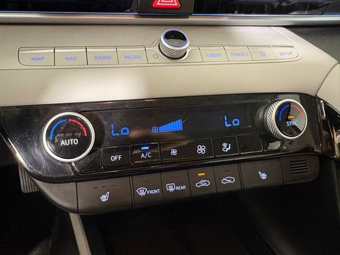 Used 2025 Hyundai Elantra Limited FWD image 29