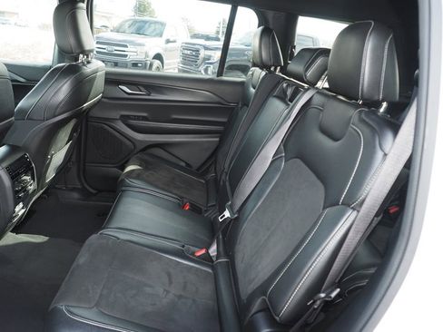 Used 2024 Jeep Grand Cherokee L Laredo image 13