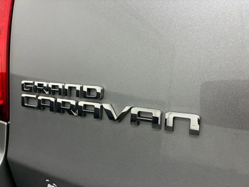 Used 2019 Dodge Grand Caravan SXT w/ Driver Convenience Group FWD image 40