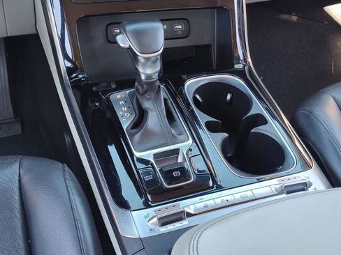 Used 2022 Kia Carnival SX Prestige image 22